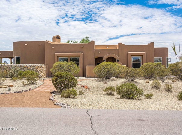 5270 Angel Fire Place, Las Cruces, NM 88011