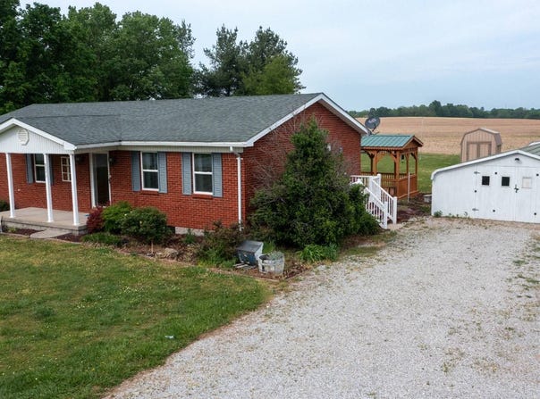 8895 N Loretto Rd, Loretto, KY 40037
