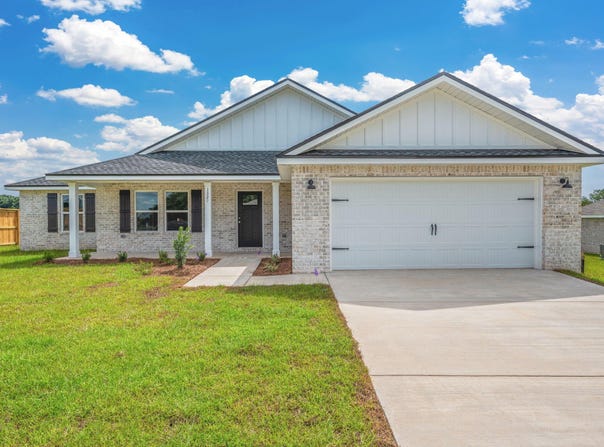 6011 Oak Hollow Way, Crestview, FL 32539
