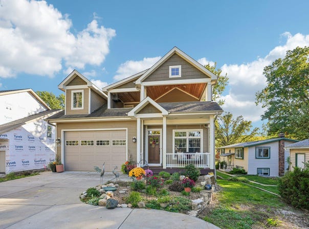 N20W29987 Glen Cove Rd, Pewaukee, WI 53072