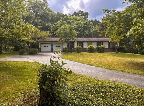 2055 Maple Drive, Columbiana, OH 44408