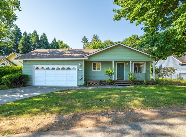 108 Bramblewood Court, Rogue River, OR 97537
