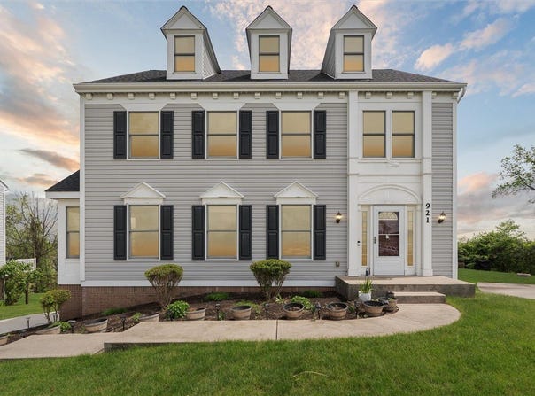 921 Bideford Dr, South Park, PA 15129