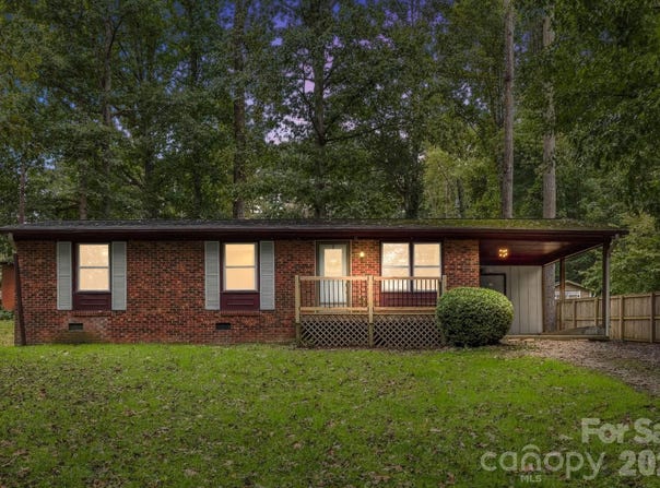 36 Medlin Lane, Flat Rock, NC 28731