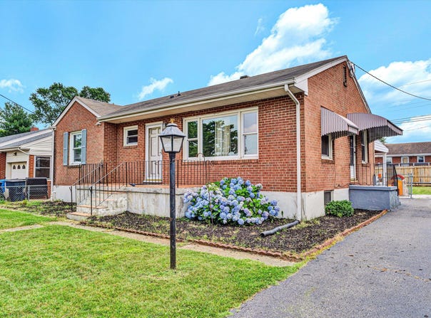 139 Christian AVE, Roanoke, VA 24012