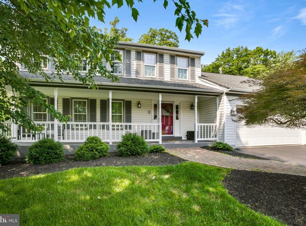 8518 CHASE GLEN CIRCLE, FAIRFAX STATION, VA 22039