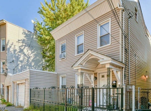 90 N 3Rd St, Paterson City, NJ 07522-1314