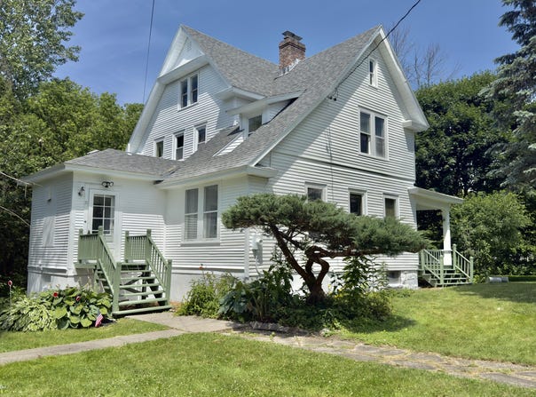 21 Oak Street, Champlain, NY 12919