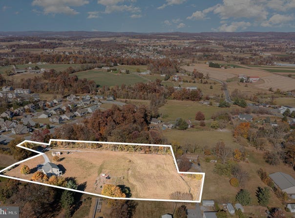 105 CARRIAGE WAY, EAST EARL, PA 17519