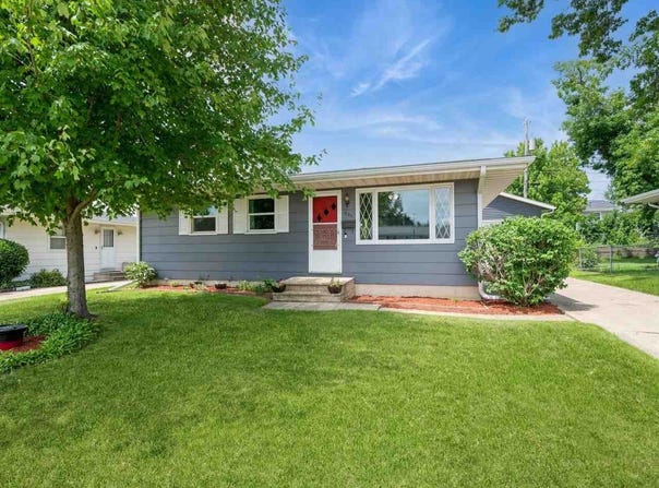 820 Hillview Drive, Marion, IA 52302