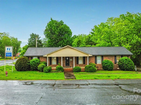 413 W Trade Street, Dallas, NC 28034