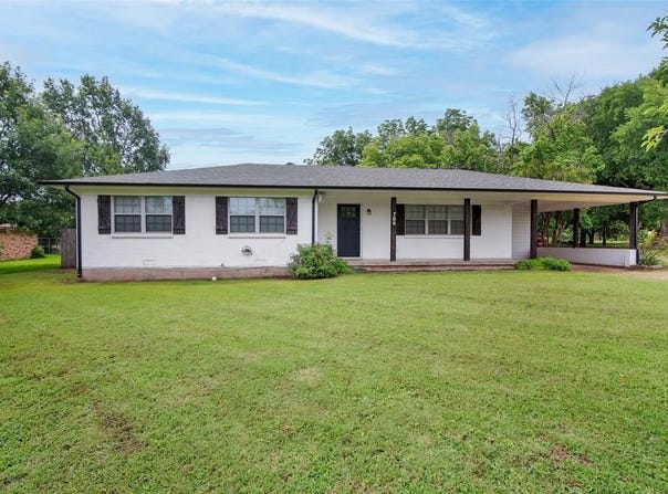 706 W Cheri Ann Drive W, Bells, TX 75414