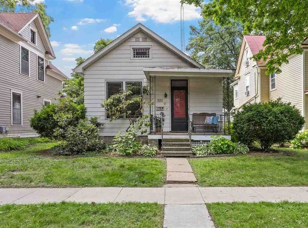 323 Brown St, IowaCity, IA 52245