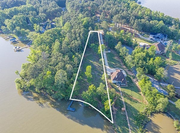 112 Long Point Rd, Hodges, SC 29653