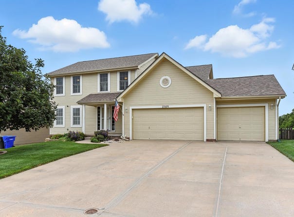 15354 Curtis Avenue, Omaha, NE 68116
