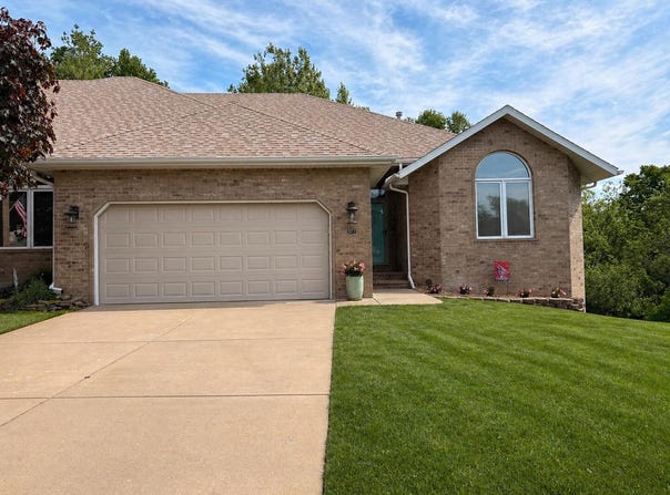 377 E Degraffenreid Street, Springfield, MO 65810