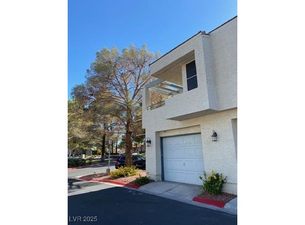 2761 Lodestone Drive, Las Vegas, NV 89117