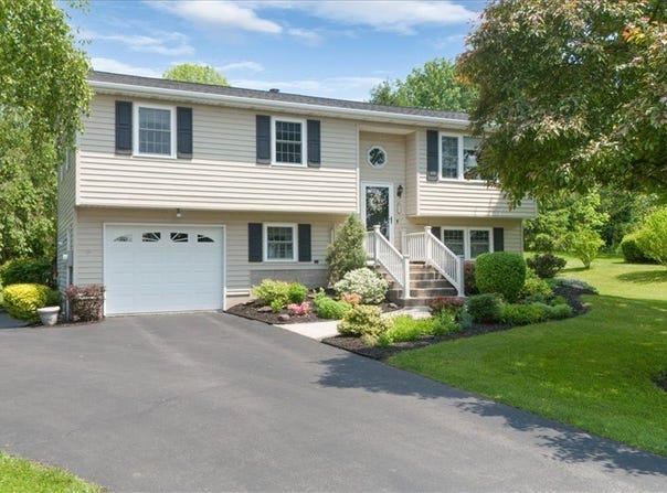 7774 Stoney Lonesome Road, Williamson, NY 14589