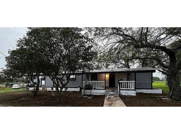 700 Lopez, George West, TX 78022