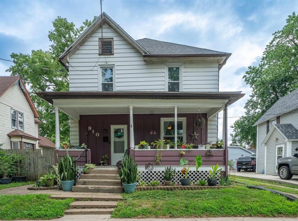 910 S 5TH Street, Pekin, IL 61554