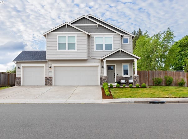 1816 W 4TH AVE, Junction City, OR 97448