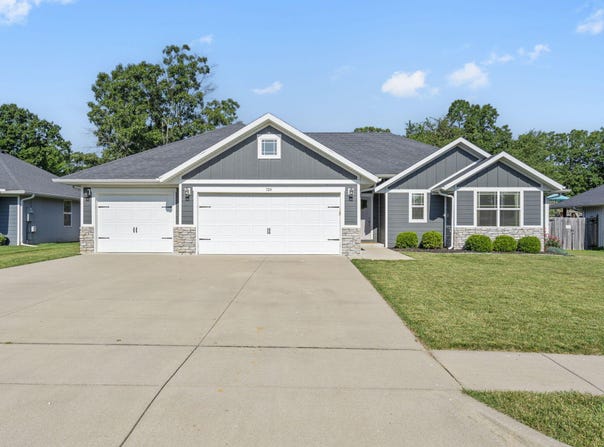 724 N Vermillion Drive, Strafford, MO 65757