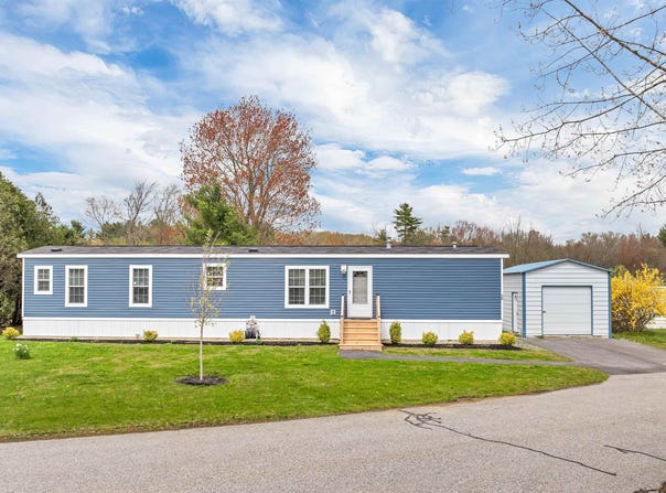 28 Seabreeze Drive, North Hampton, NH 03862