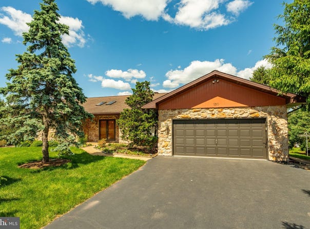 1310 OBERHOLTZER LANE, DENVER, PA 17517