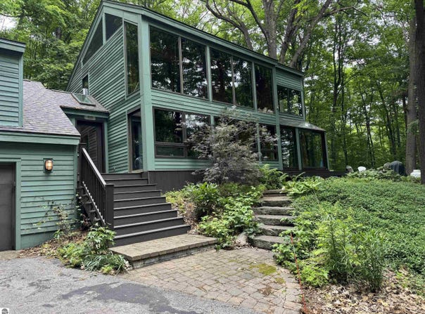 400 W Broadway, Suttons Bay, MI 49682