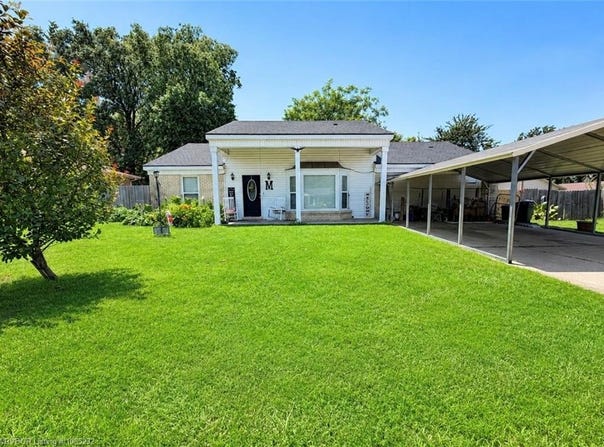 405 Woodland Hills BLVD, Roland, OK 74954