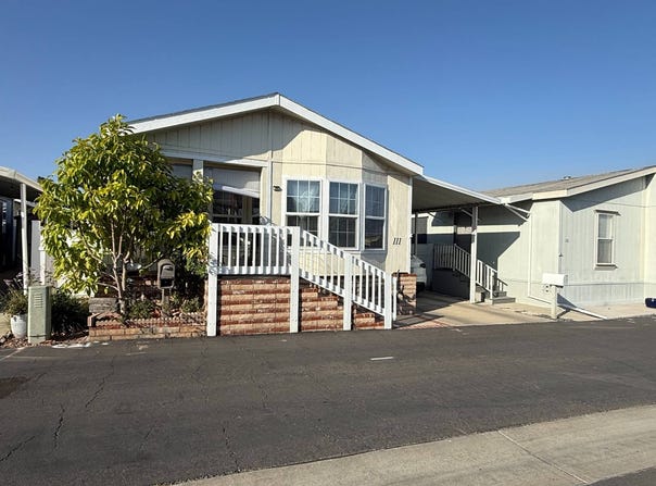 15621 BEACH BLVD, Westmins, CA 92683