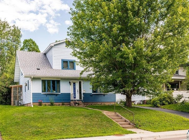 31 E Calvary Rd, Duluth, MN 55803