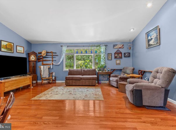 748 MOUNTAIN ROAD, SHERMANS DALE, PA 17090