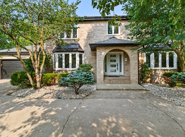 9759 Crimson Tree Lane, Munster, IN 46321
