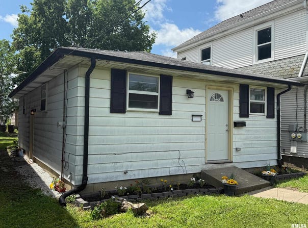 802 E VIRGINIA Avenue, Peoria, IL 61603