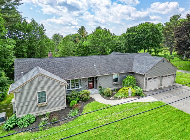 4 Mayflower Road, Hallowell, ME 04347