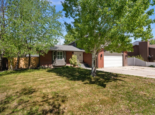 2163 E BORG Dr, Sandy, UT 84092