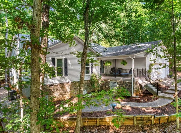 1303 S Arrowhead Dr, Westminster, SC 29693