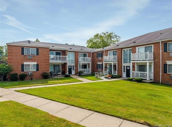 2420 Parmenter Boulevard, Royal Oak, MI 48073
