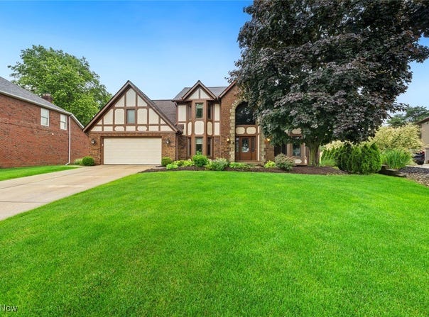 7700 Sparrow Flight Drive, Seven Hills, OH 44131