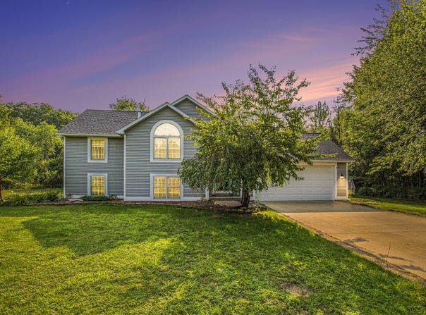 12100 Sarabeck Lane, Grand Haven, MI 49417
