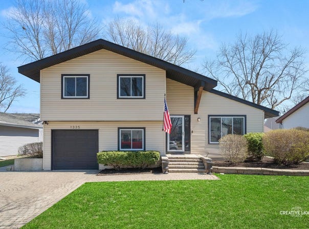 1335 Foxcroft Drive, Aurora, IL 60506