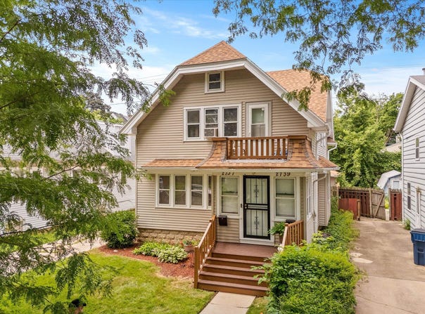 2737 N 56th St, Milwaukee, WI 53210
