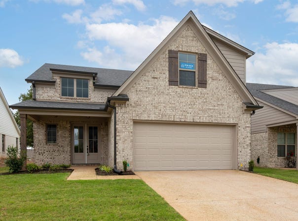 327 ST ANDREWS, Oakland, TN 38060