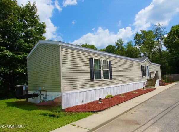 10 Citrus Lane, Howell, NJ 07731