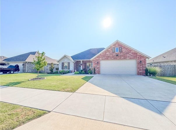 984 Sugar Pine  ST, Tontitown, AR 72762
