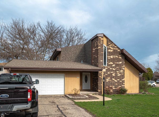 6661 Fairway Circle & 4572 Golf Drive, Windsor, WI 53598
