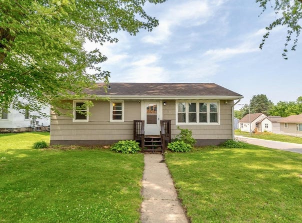 240 N Russell Street, Denver, IA 50622