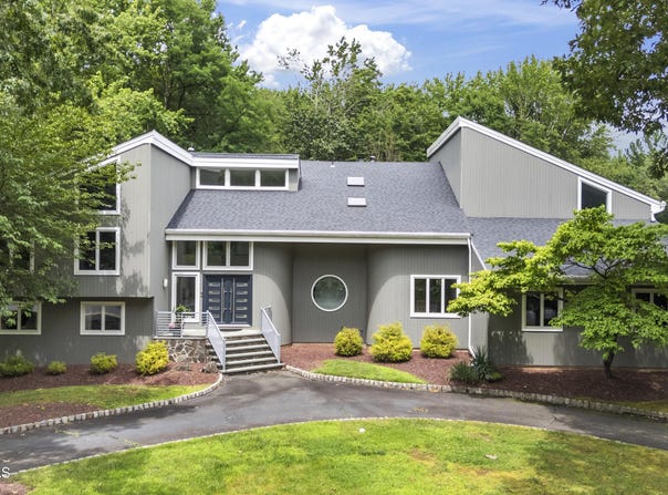 42 Nikki Court, Morganville, NJ 07751