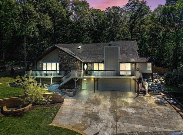 7705 Oakridge Drive SE, Huntsville, AL 35802